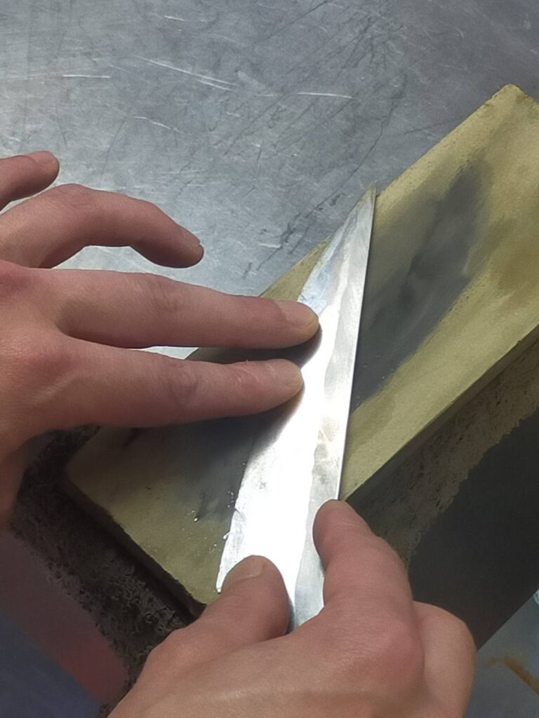 4558