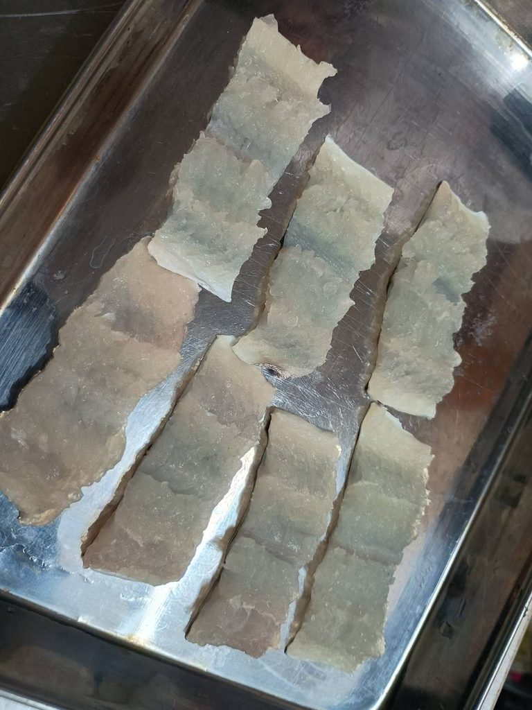 京都の夏を代表する魚「鱧(ハモ)」を調理するうえで欠かせない「骨切り」 1 4251